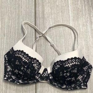 NWOT 32D Victoria Secret Lined Demi with Lace.